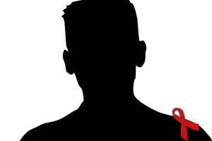 “Eu não consigo falar de HIV com meus pais”, conta jovem estudante que vive com o HIV há sete anos. Vítima de sorofobia, ele revela como o caso afetou sua vida, a importância de se falar sobre isso e a vivência soropositiva como homossexual